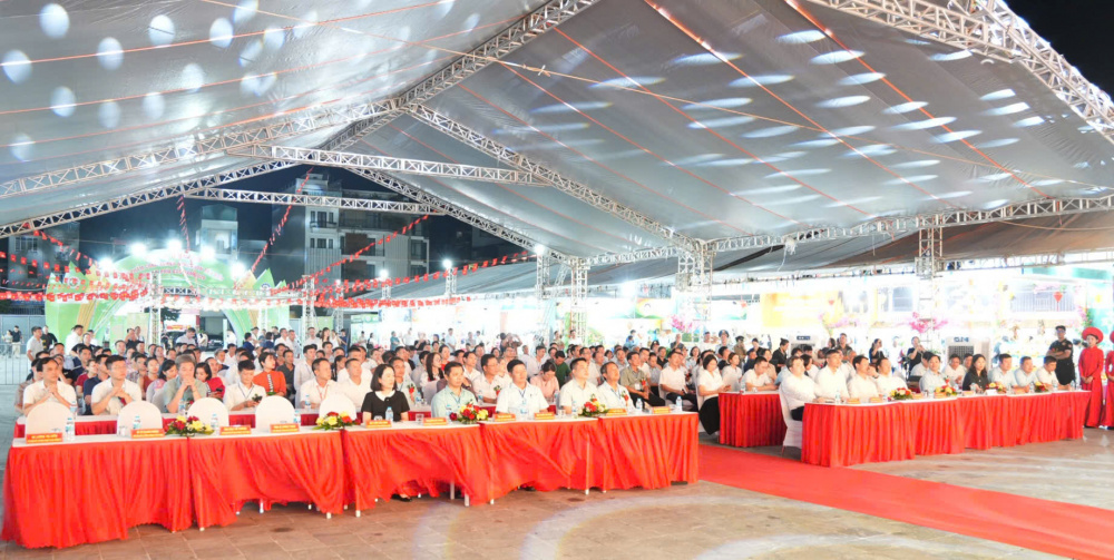 khai-mac-hoi-cho-trien-lam-san-pham-cong-nghiep-nong-thon-tieu-bieu-khu-vuc-phia-bac-nam-2026_6abe6be3d7392 (1).jpg